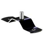 Lietvamzdžio apkabos laikiklis - juodo metalo kronšteinas su centriniu vertikaliu varžtu su sriegiu ir dviem plokščiais galais, kurių kiekviename yra apskrita skylė, pavaizduotas vienspalviame baltame fone.