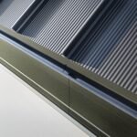 Pilnai paslėpta lietaus nuvedimo sistema: modernus stogo latakas.