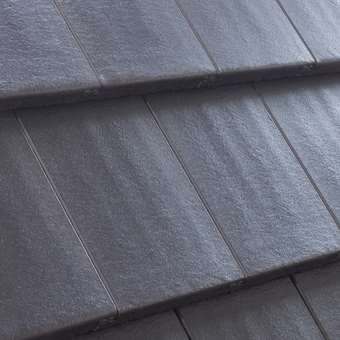 Benders Carisma Briliant skalūno spalvos betoninės čerpės stogo danga.