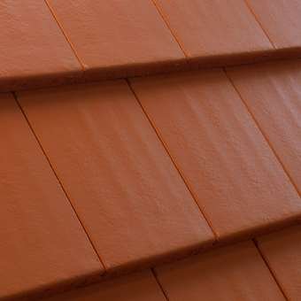 Benders Carisma granito spalvos betoninės čerpės stogo danga.