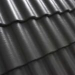 Tamsiai pilkos spalvos Benders Palema Candor betoninės čerpės stogo danga.