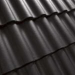 Juodos spalvos betoninė čerpė Benders Palema S, stogo danga.