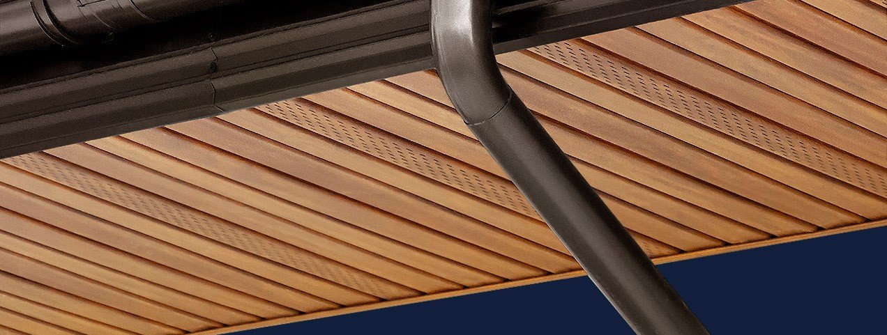 Plieniniai stogo pakalimai: rudos spalvos pakalimas su lataku.