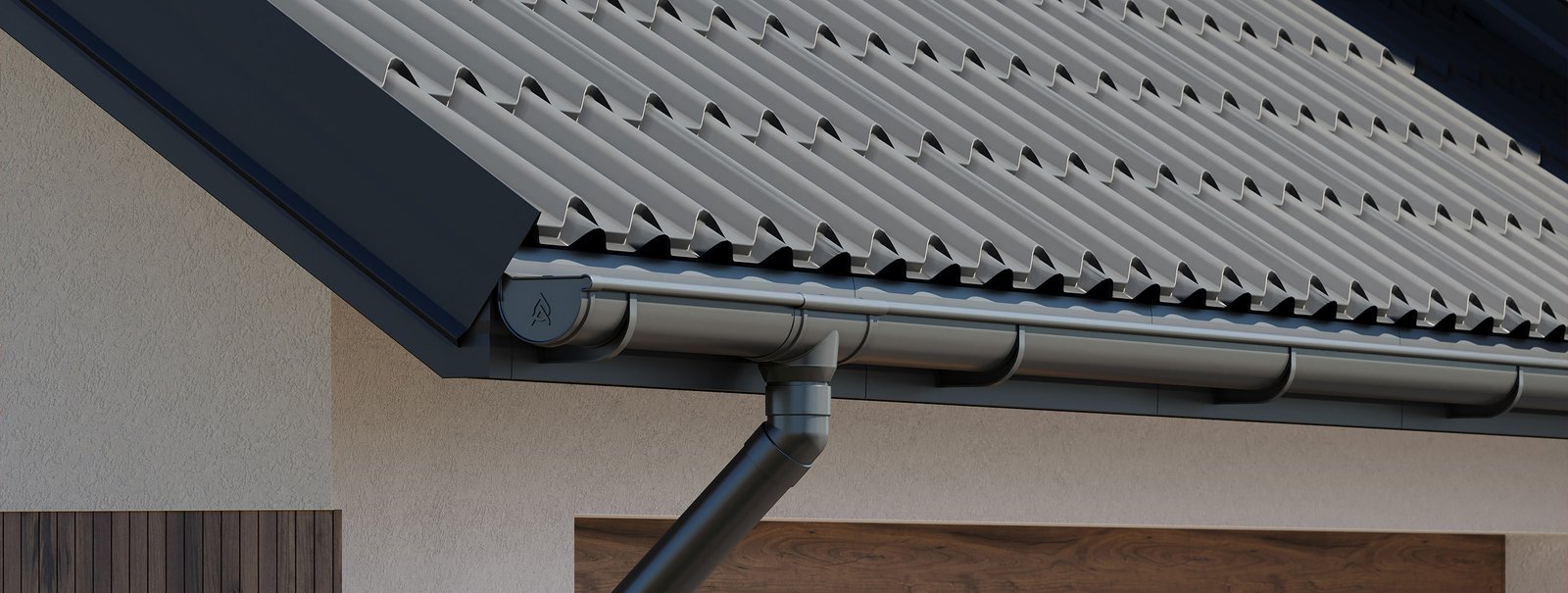 Pilkas stogas su latakais ir lietvamzdžiu. Modernus namas su nauja stogo danga.