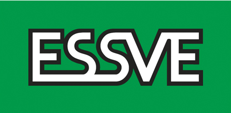 ESSVE logotipas žalioje fone. ESSVE – meniu-lietaus nuvedimo sistemos tiekėjas.