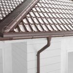 Stačiakampė plieninė lietaus nuvedimo sistema, ruda spalva. Lietvamzdis ir latakas.