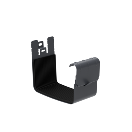 Latako sujungimo elementas 135 mm" yra juodas L formos plastikinis laikiklis su briaunuotais vidiniais paviršiais, vertikaliomis rankenomis su mažomis stačiakampėmis išpjovomis ir išlenktu išoriniu kraštu, pavaizduotas vienspalviame baltame fone.