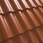 Rudos spalvos betoninės čerpės stogo danga, iš arti. Benders Palema CANDOR.